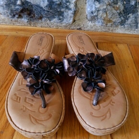 BORN Metallic Rose Leather Flower Thong Sandals Women's sz 9 flip flop - Picture 4 of 8